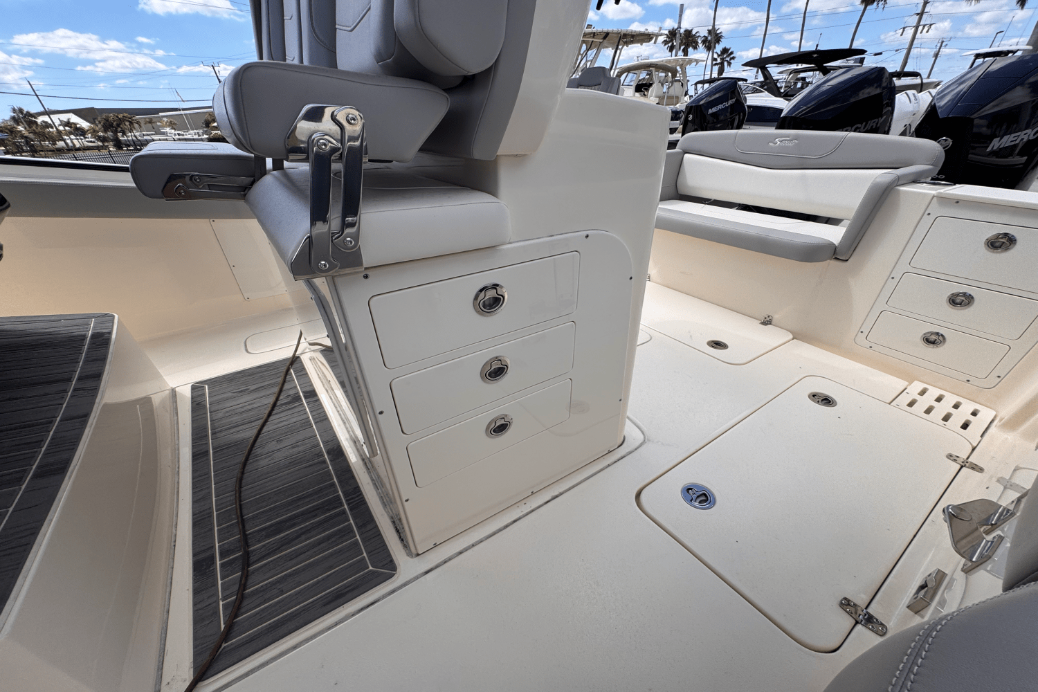 2025 Scout 305 LXF Image Thumbnail #23