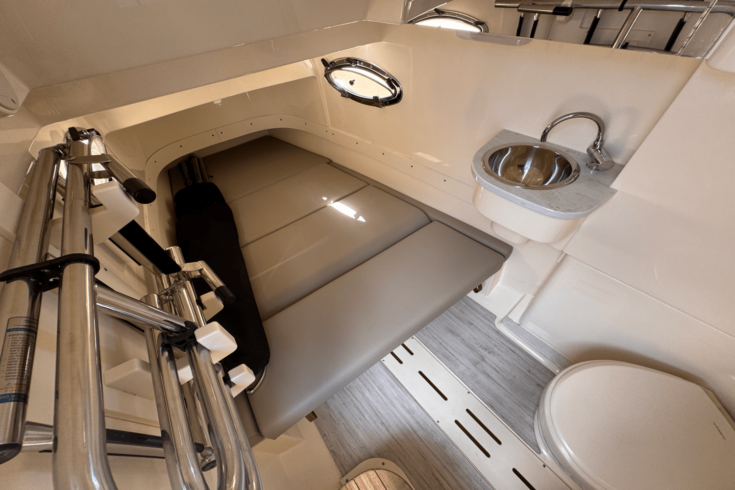 2025 Scout 305 LXF Image Thumbnail #19