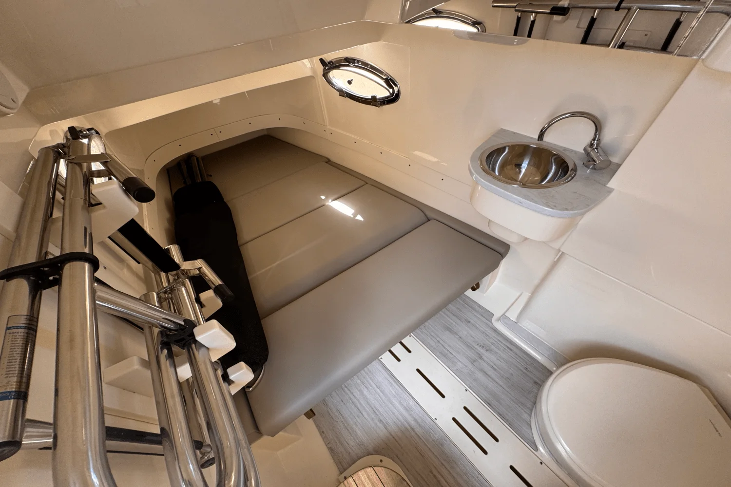 2025 Scout 305 LXF Image Thumbnail #19