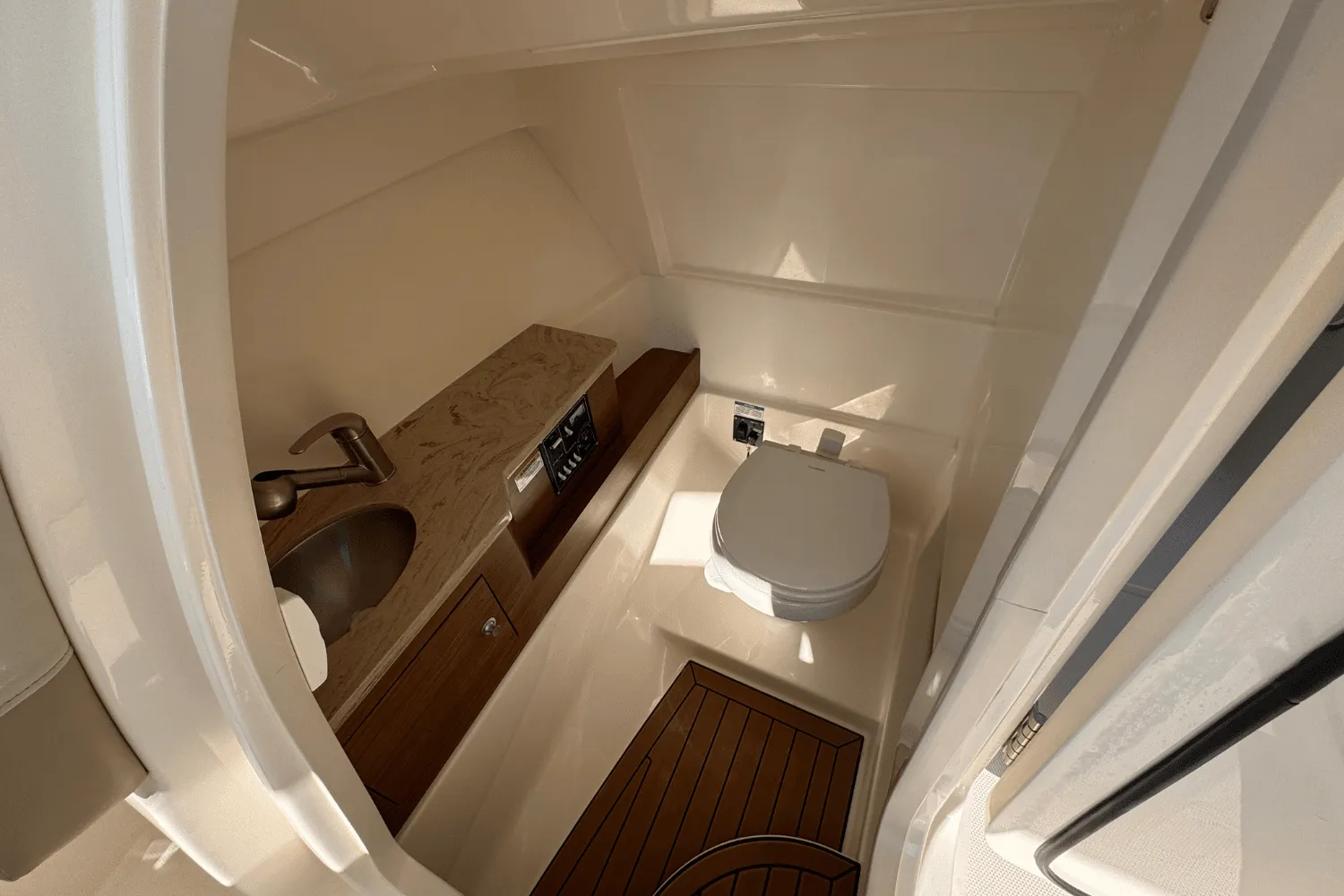 2025 Boston Whaler 280 Vantage Image Thumbnail #19