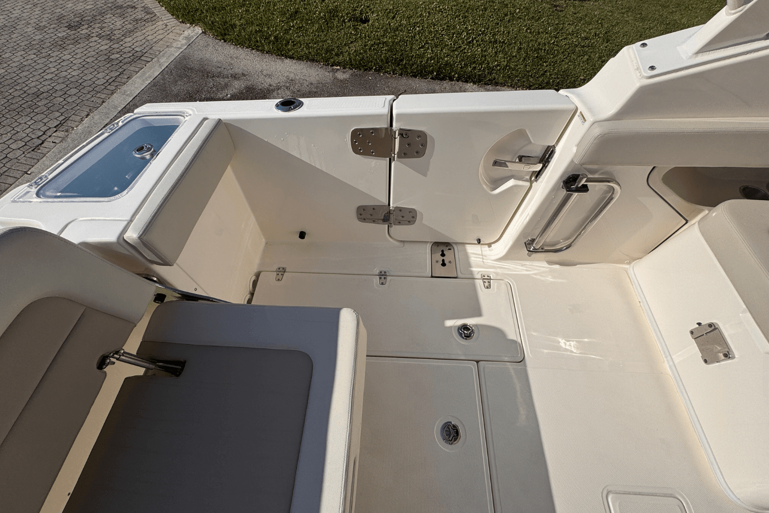 2025 Boston Whaler 280 Vantage Image Thumbnail #10
