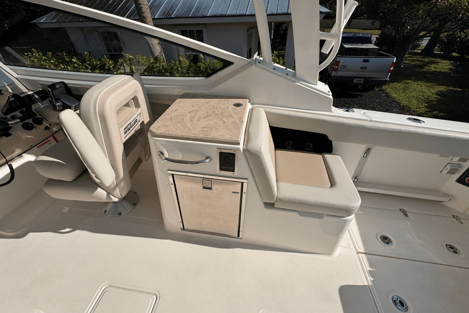 2025 Boston Whaler 280 Vantage Image Thumbnail #12