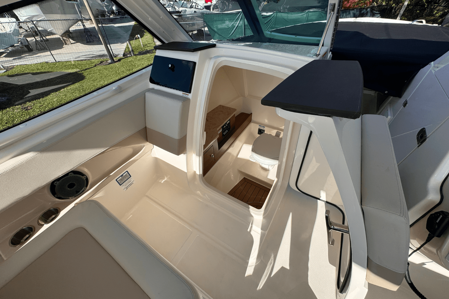2025 Boston Whaler 280 Vantage Image Thumbnail #16