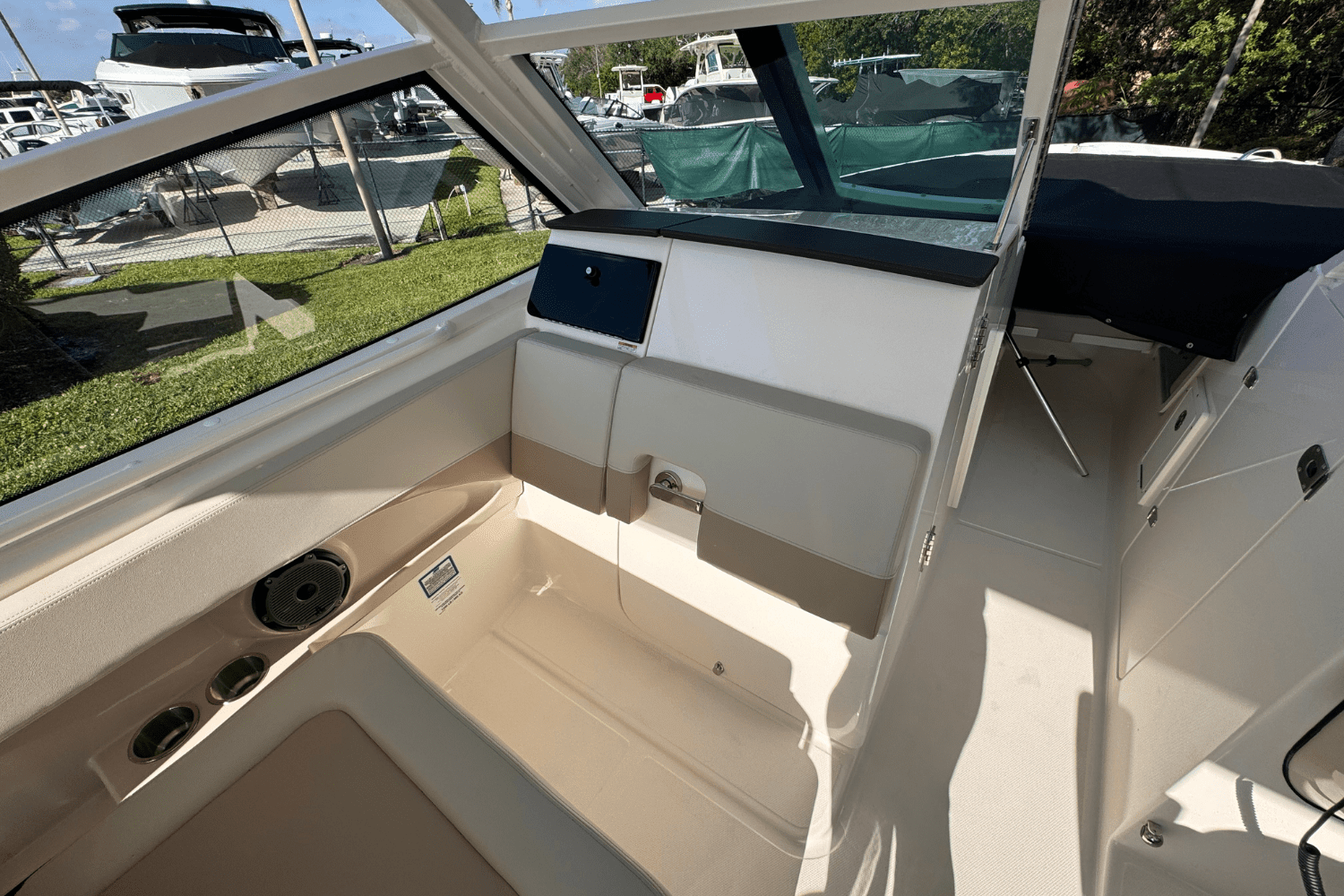 2025 Boston Whaler 280 Vantage Image Thumbnail #15
