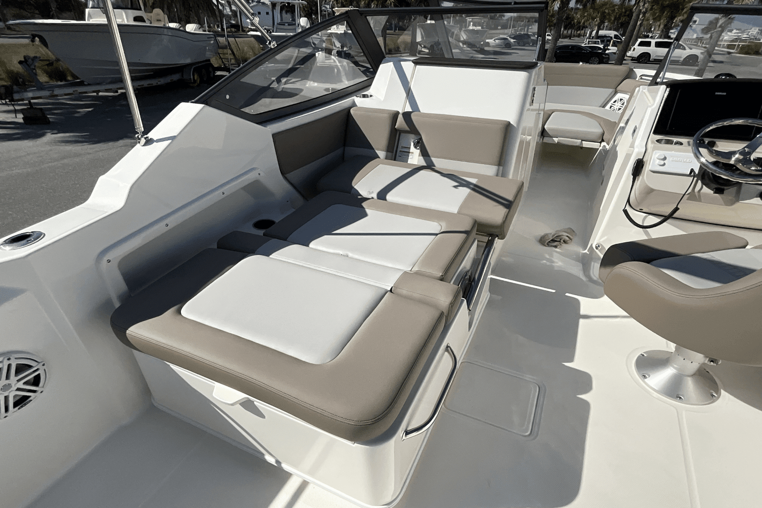 2025 Boston Whaler 210 Vantage Image Thumbnail #19