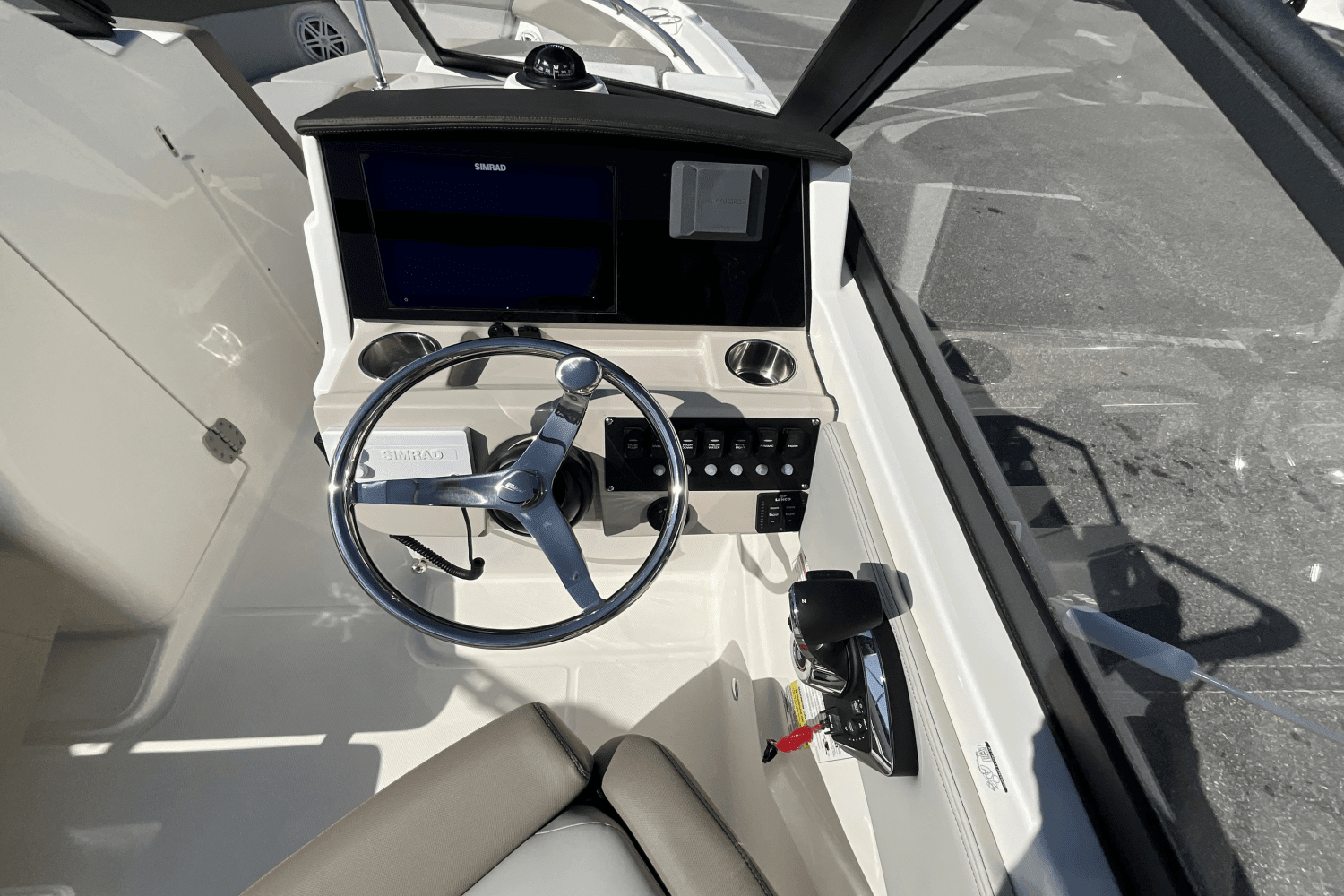 2025 Boston Whaler 210 Vantage Image Thumbnail #18