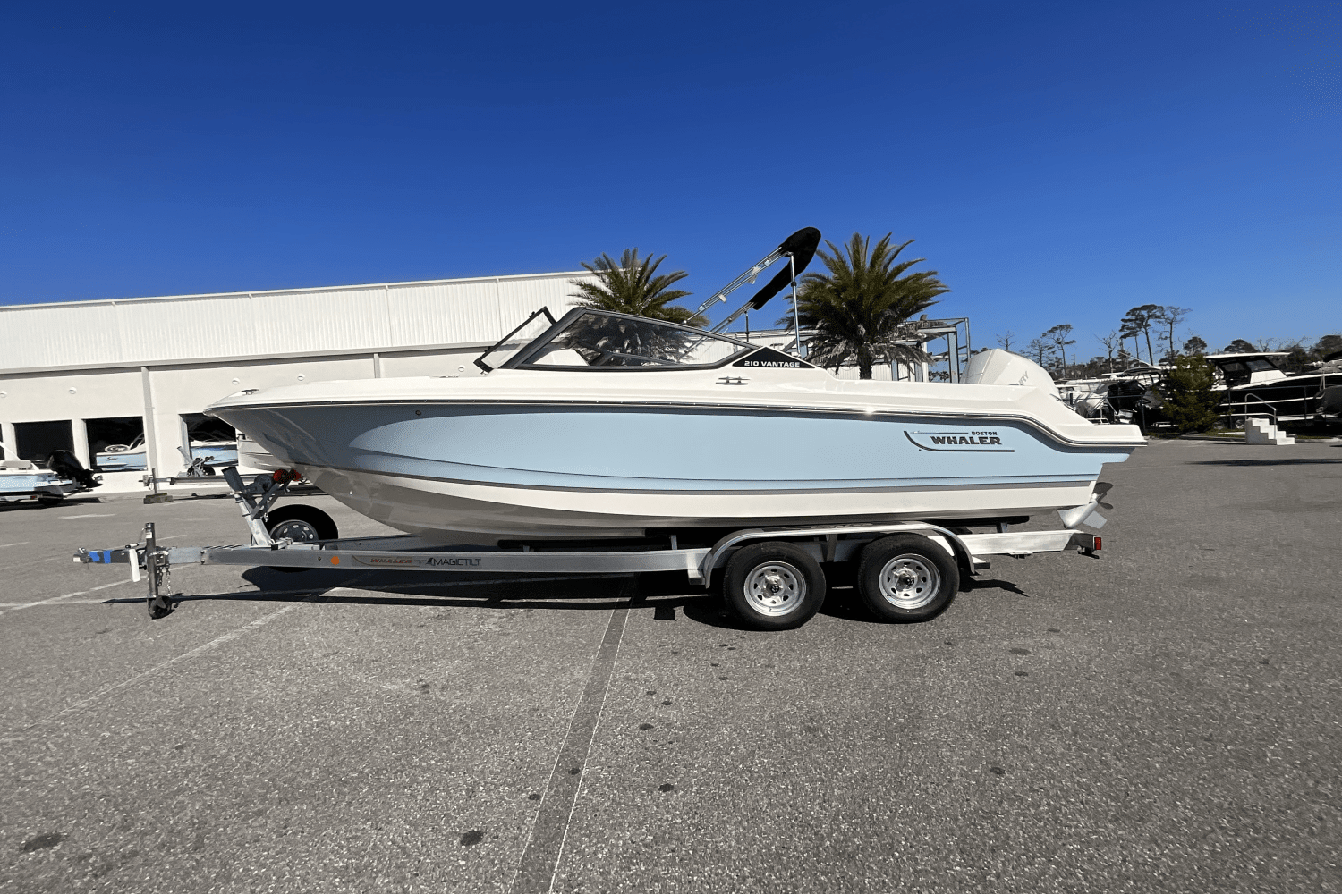 2025 Boston Whaler 210 Vantage Image Thumbnail #12
