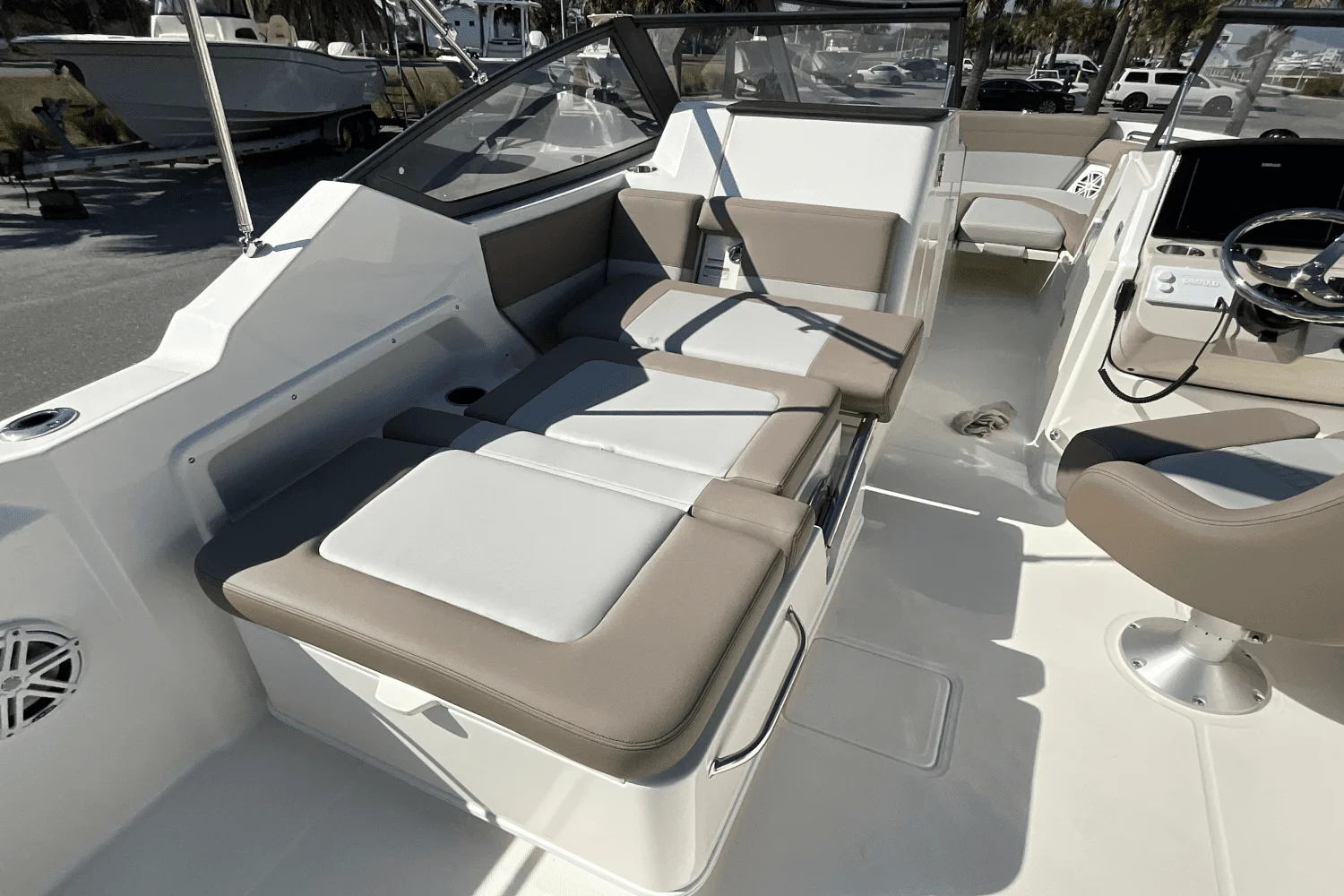 2025 Boston Whaler 210 Vantage Image Thumbnail #20