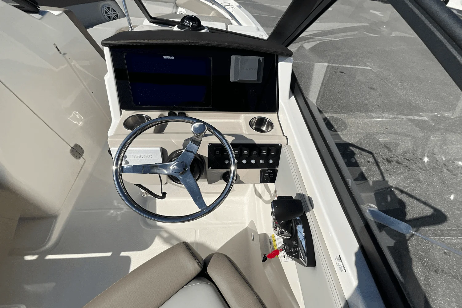 2025 Boston Whaler 210 Vantage Image Thumbnail #19