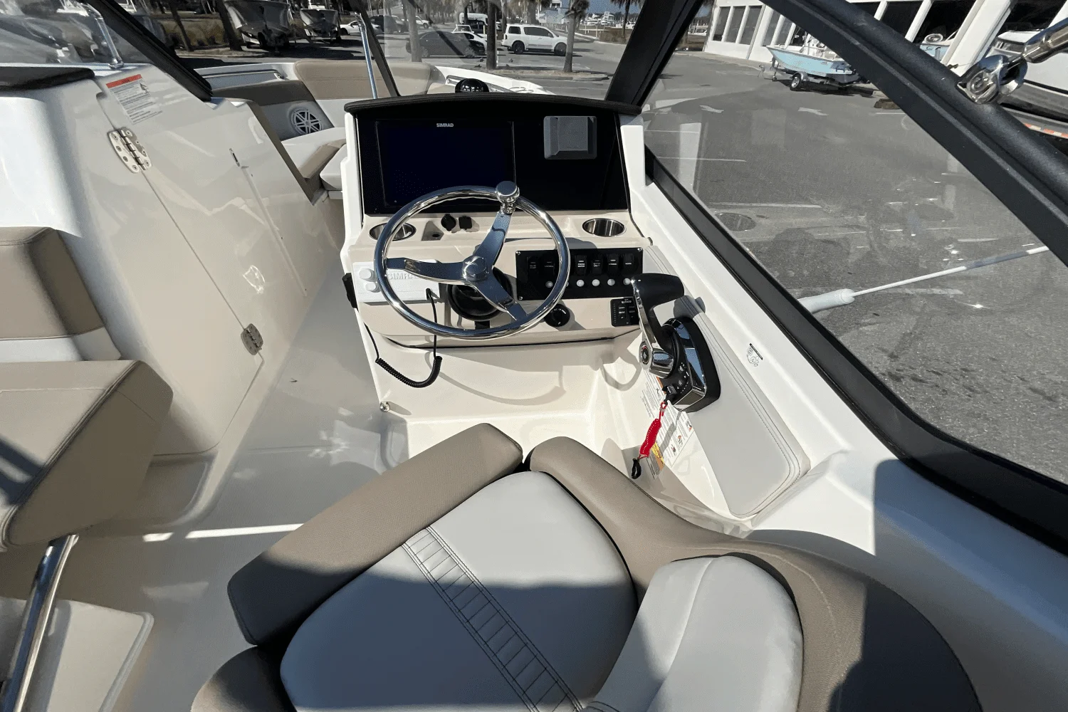2025 Boston Whaler 210 Vantage Image Thumbnail #17