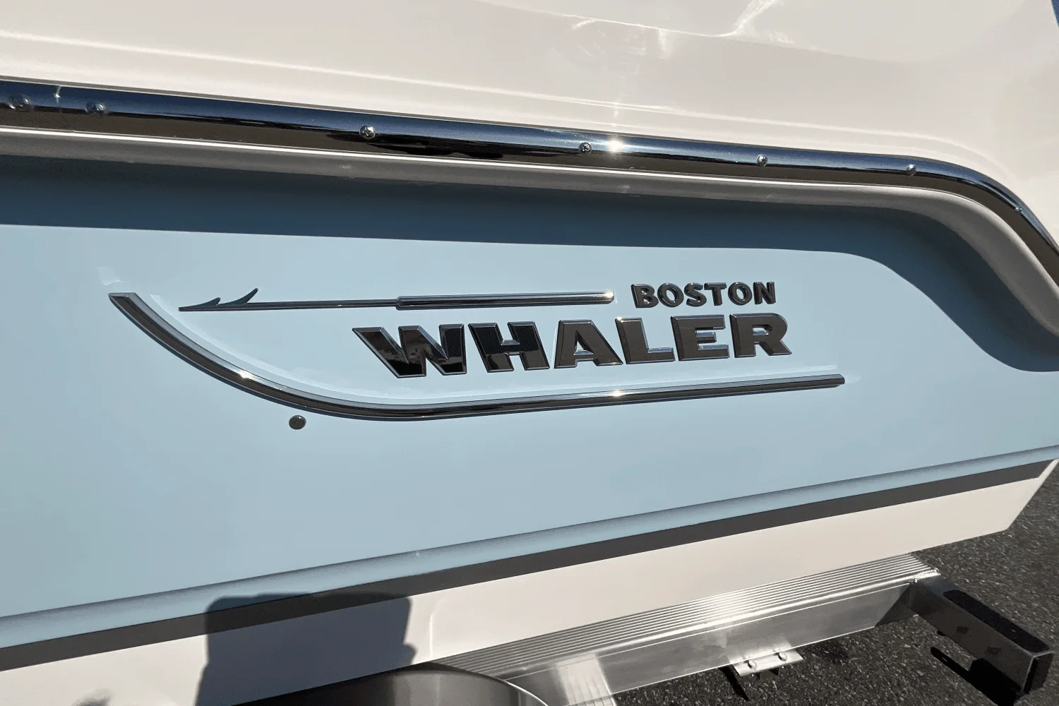 2025 Boston Whaler 210 Vantage Image Thumbnail #2