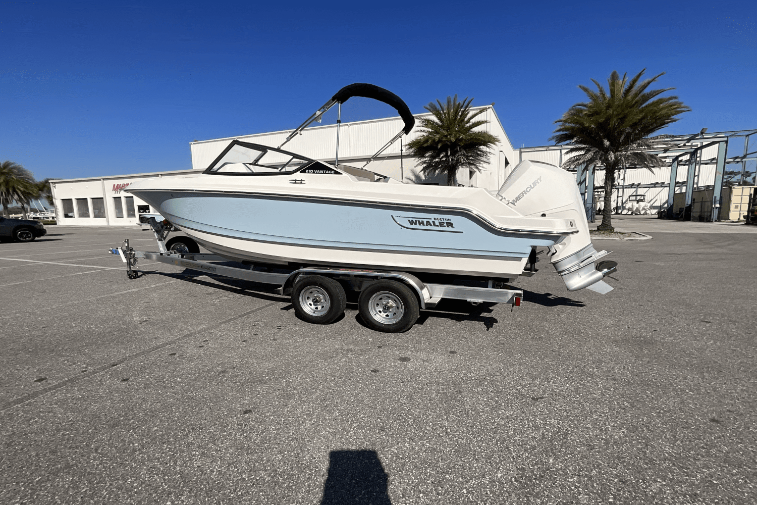 2025 Boston Whaler 210 Vantage Image Thumbnail #6