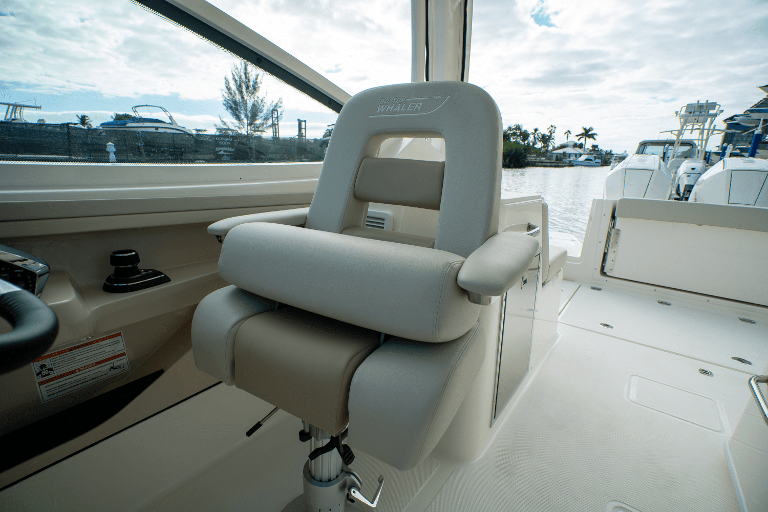 2025 Boston Whaler 280 Vantage Image Thumbnail #23