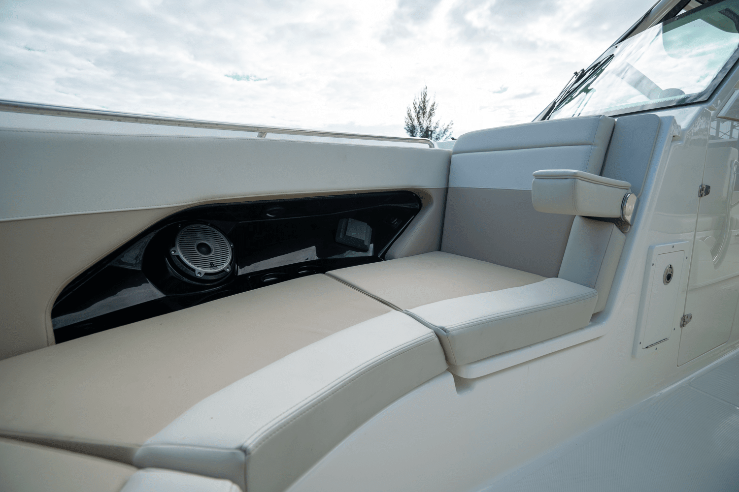 2025 Boston Whaler 280 Vantage Image Thumbnail #27