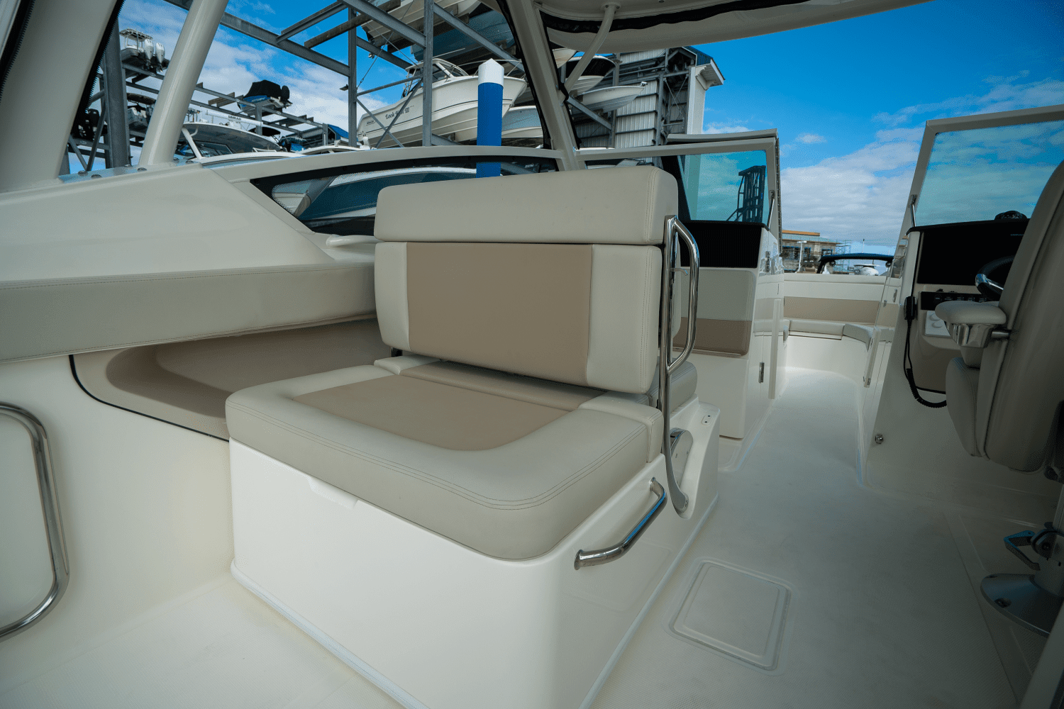 2025 Boston Whaler 280 Vantage Image Thumbnail #9