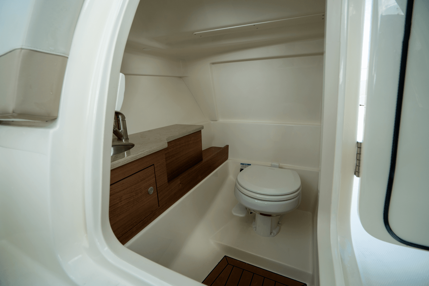 2025 Boston Whaler 280 Vantage Image Thumbnail #15
