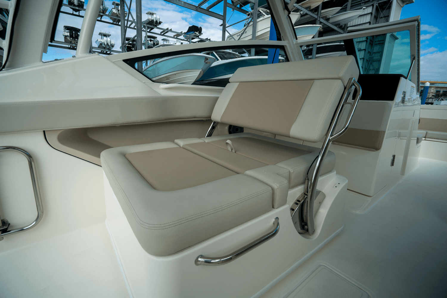 2025 Boston Whaler 280 Vantage Image Thumbnail #10
