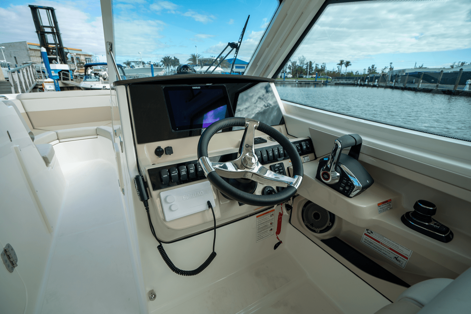 2025 Boston Whaler 280 Vantage Image Thumbnail #17