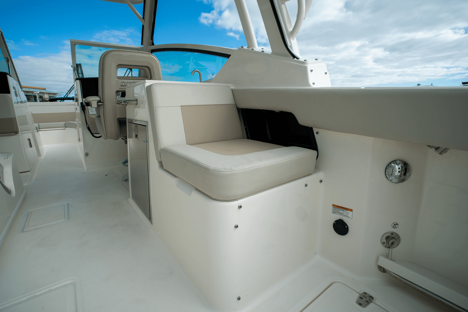 2025 Boston Whaler 280 Vantage Image Thumbnail #8