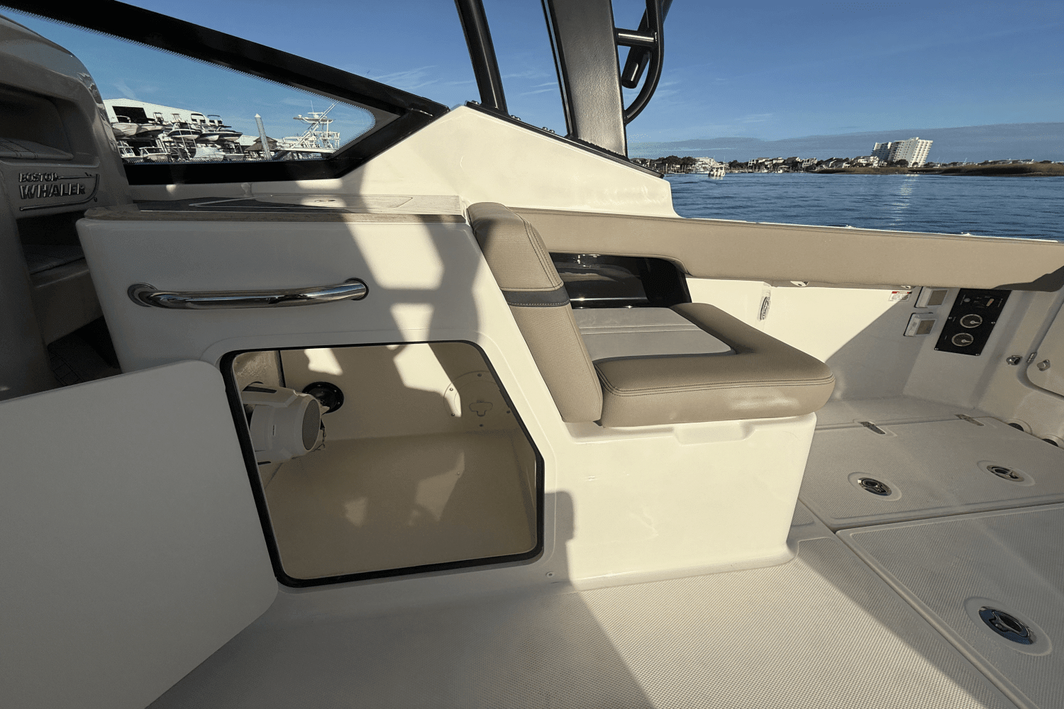 2025 Boston Whaler 280 Vantage Image Thumbnail #18