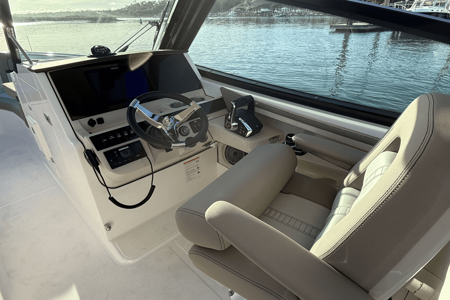 2025 Boston Whaler 280 Vantage Image Thumbnail #26