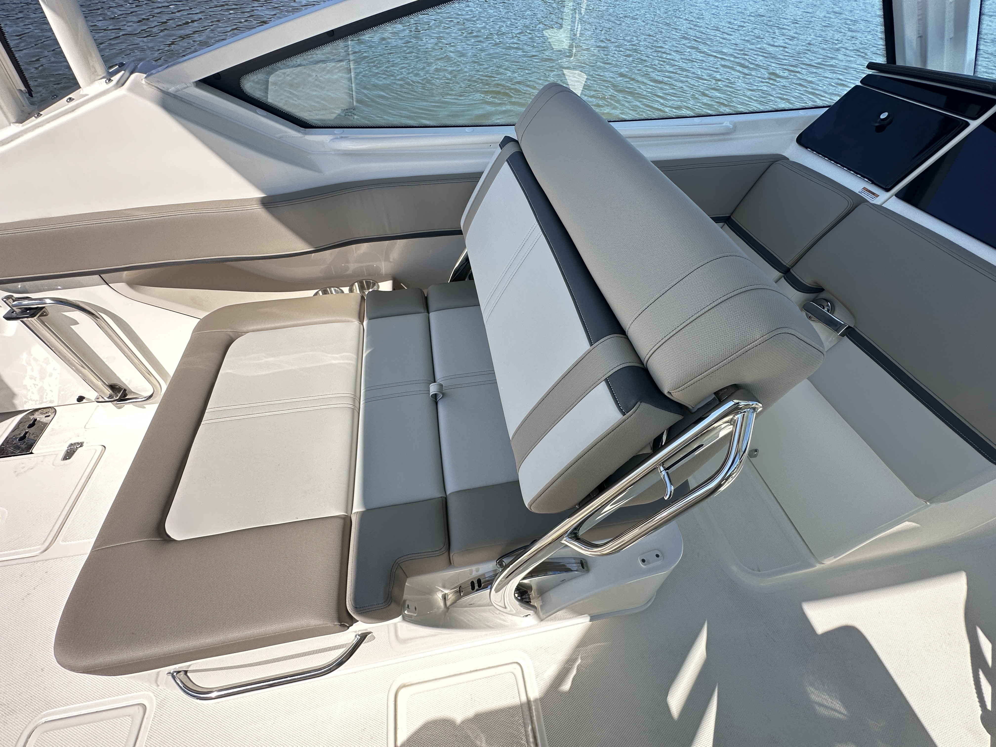 2025 Boston Whaler 280 Vantage Image Thumbnail #21
