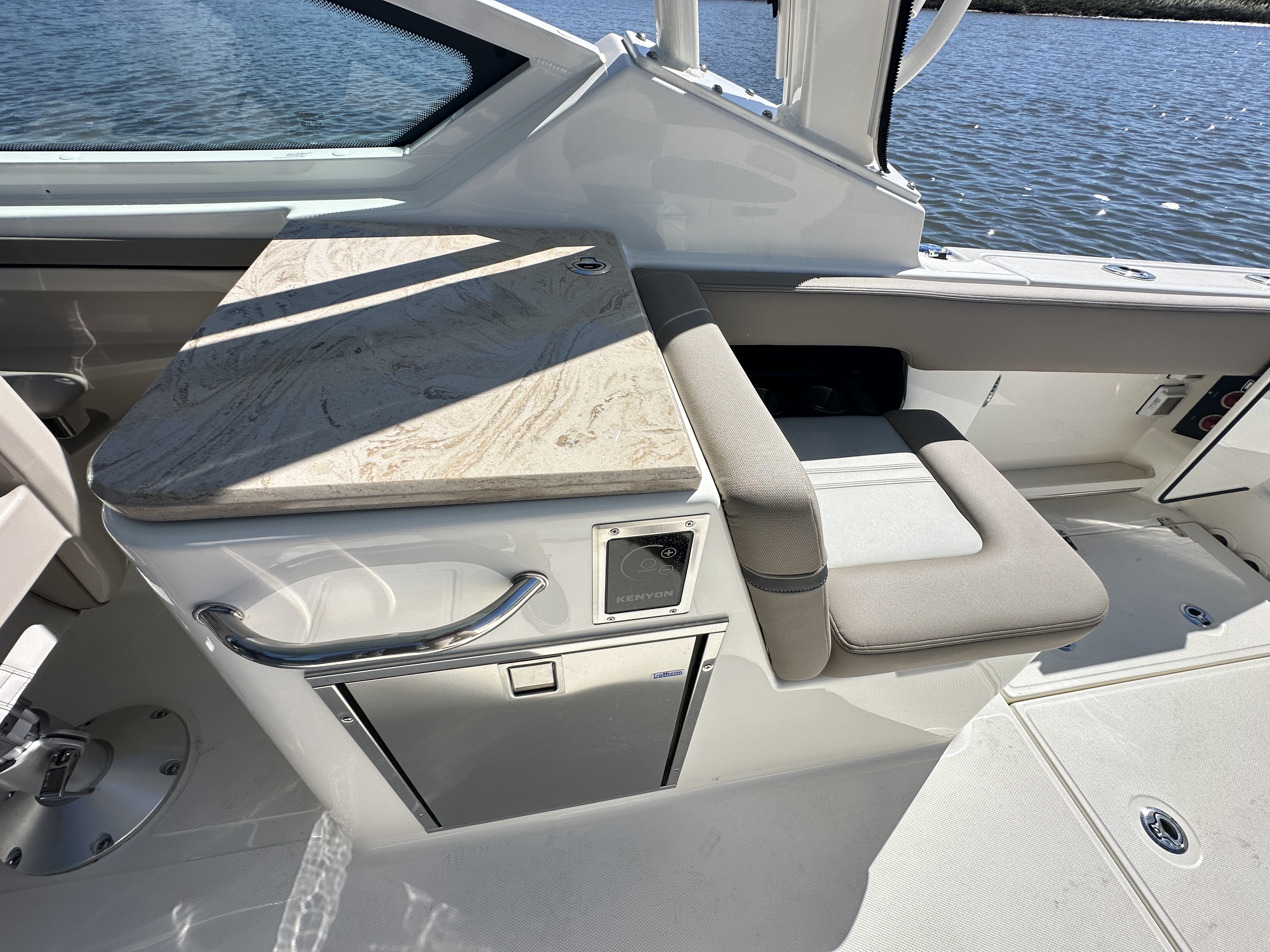 2025 Boston Whaler 280 Vantage Image Thumbnail #28