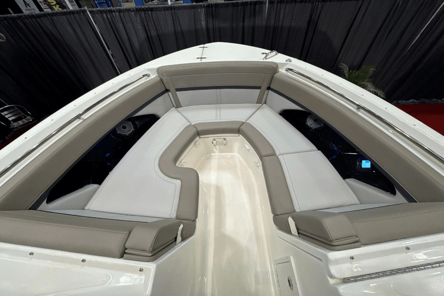 2025 Boston Whaler 280 Vantage Image Thumbnail #23