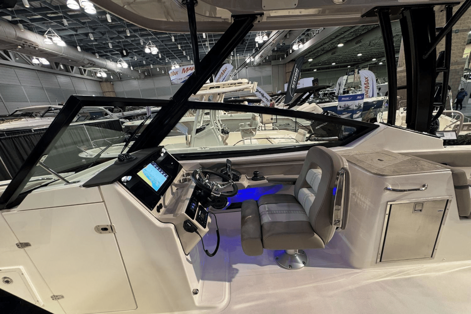 2025 Boston Whaler 280 Vantage Image Thumbnail #15