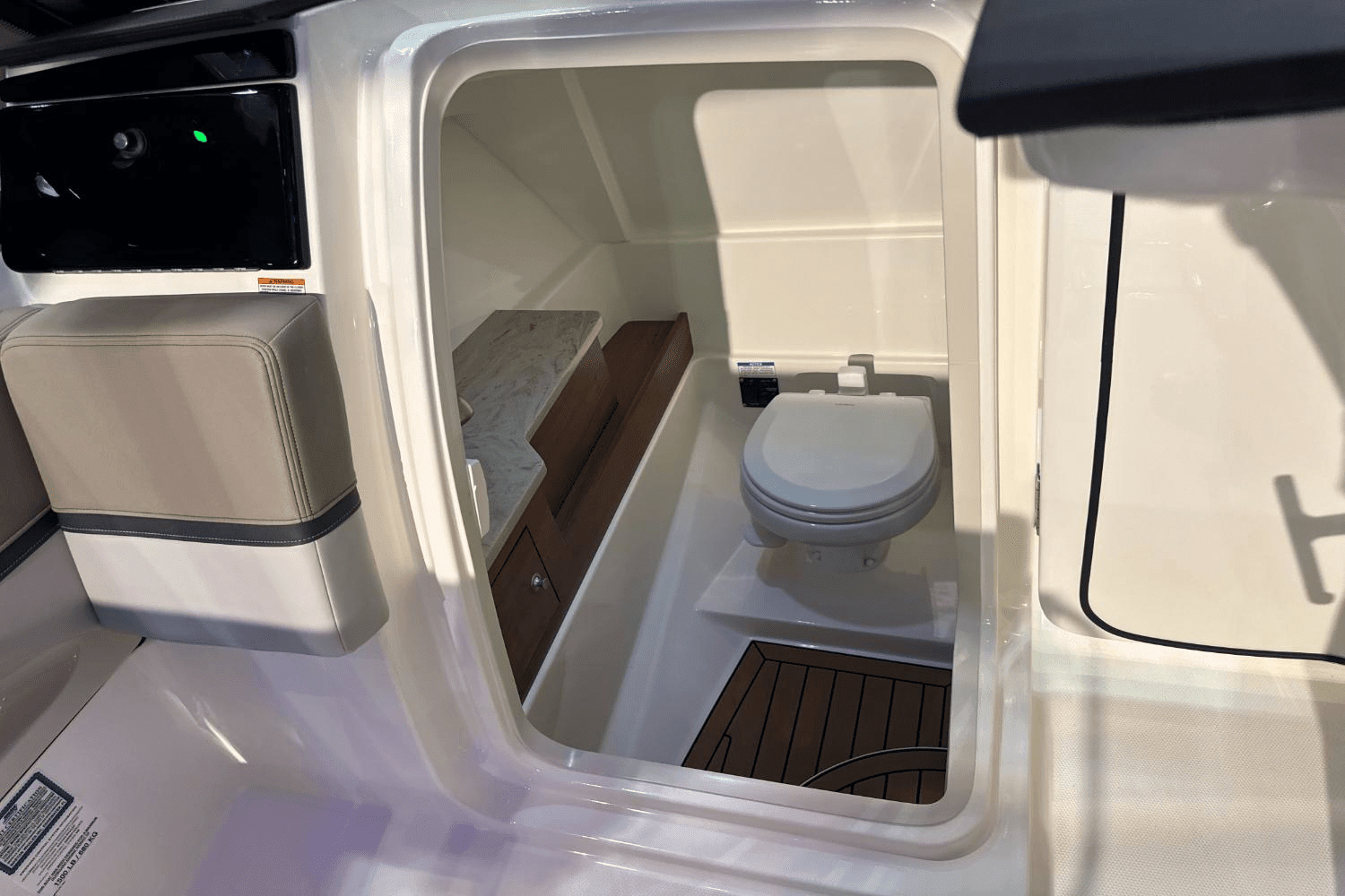 2025 Boston Whaler 280 Vantage Image Thumbnail #20