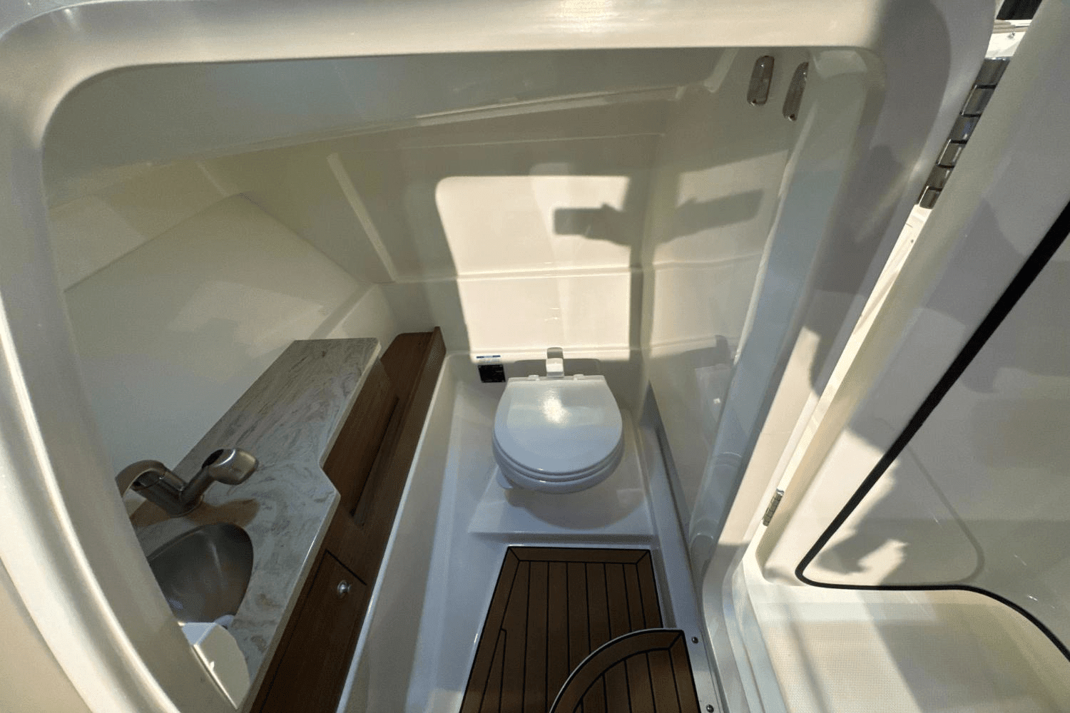 2025 Boston Whaler 280 Vantage Image Thumbnail #21
