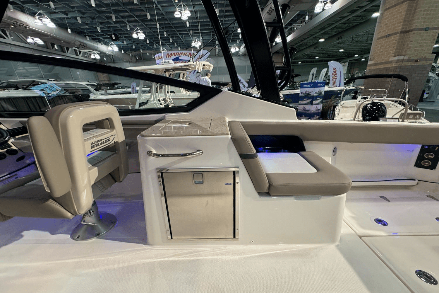 2025 Boston Whaler 280 Vantage Image Thumbnail #9