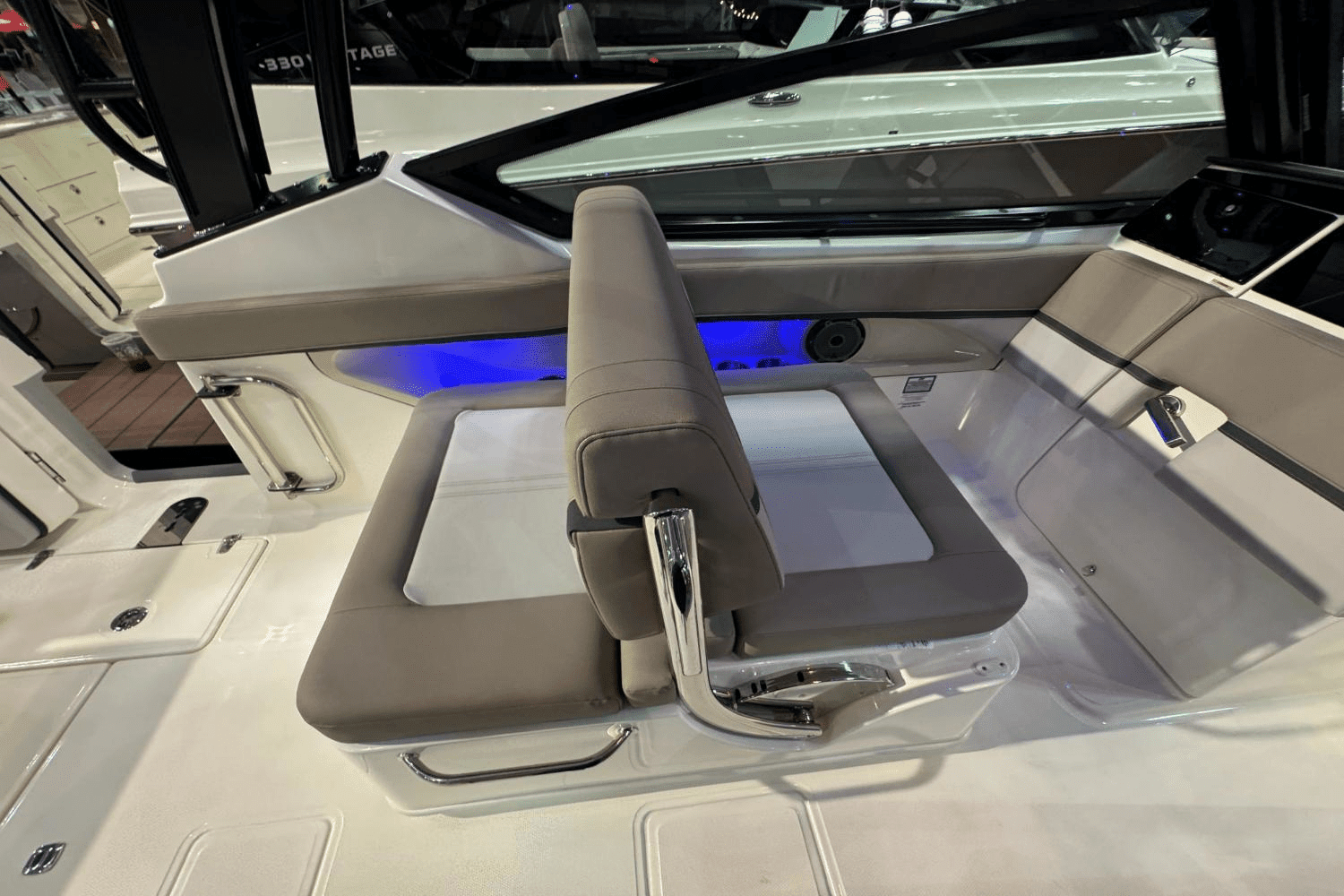 2025 Boston Whaler 280 Vantage Image Thumbnail #10