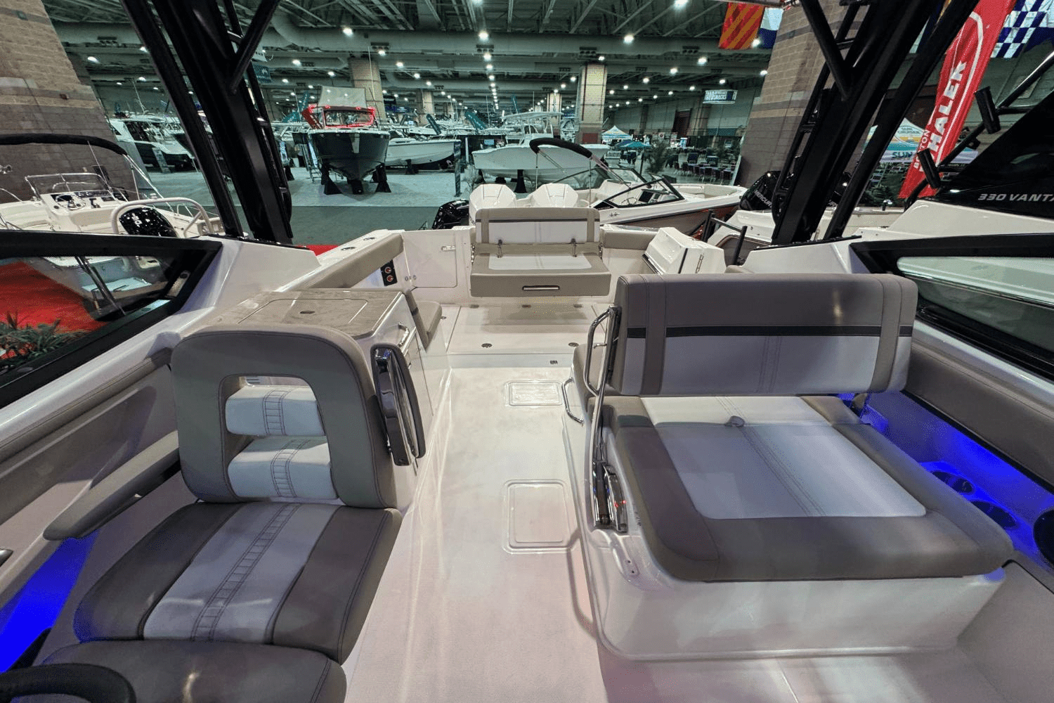 2025 Boston Whaler 280 Vantage Image Thumbnail #12