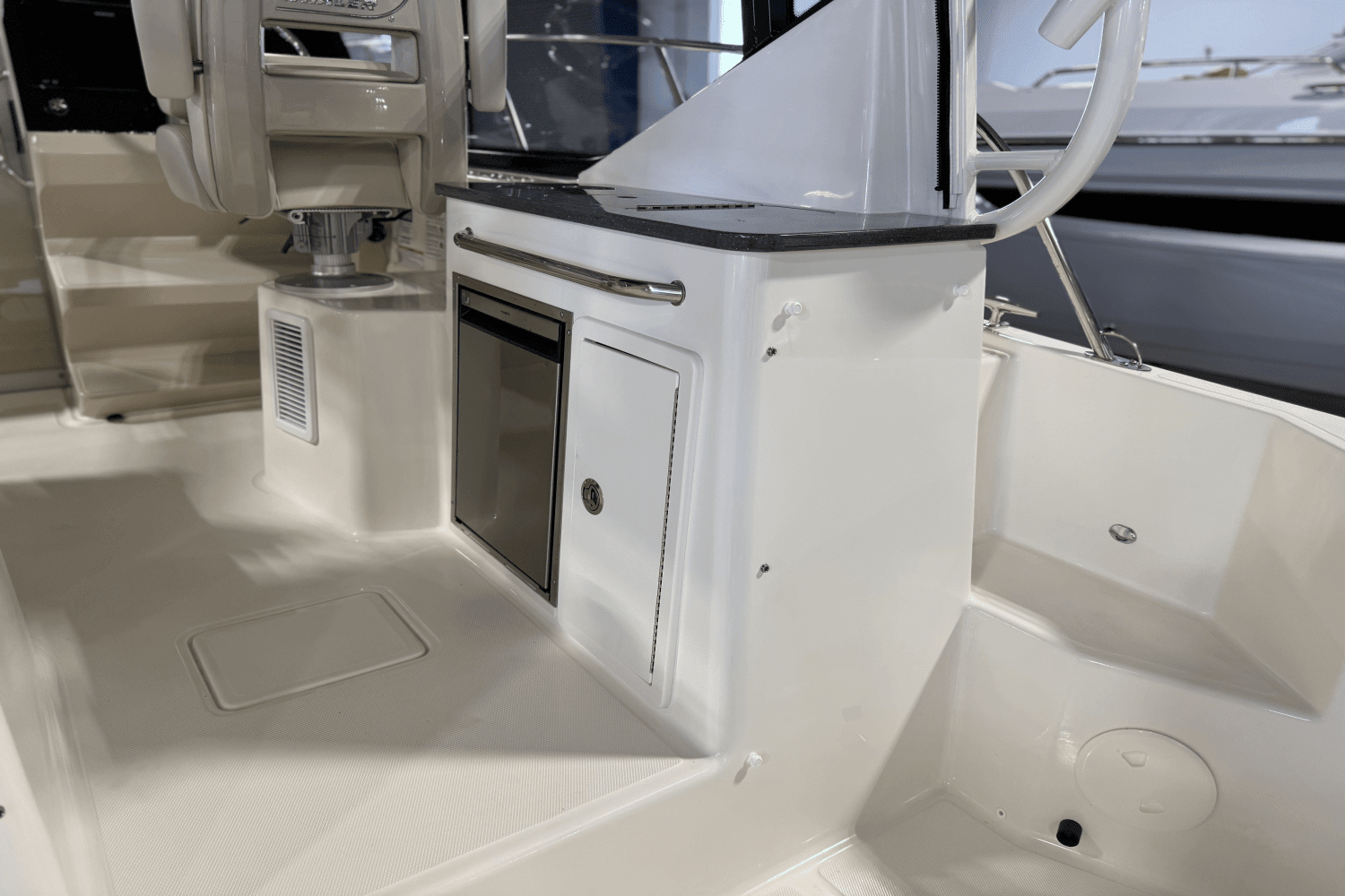 2025 Boston Whaler 325 Conquest Image Thumbnail #9