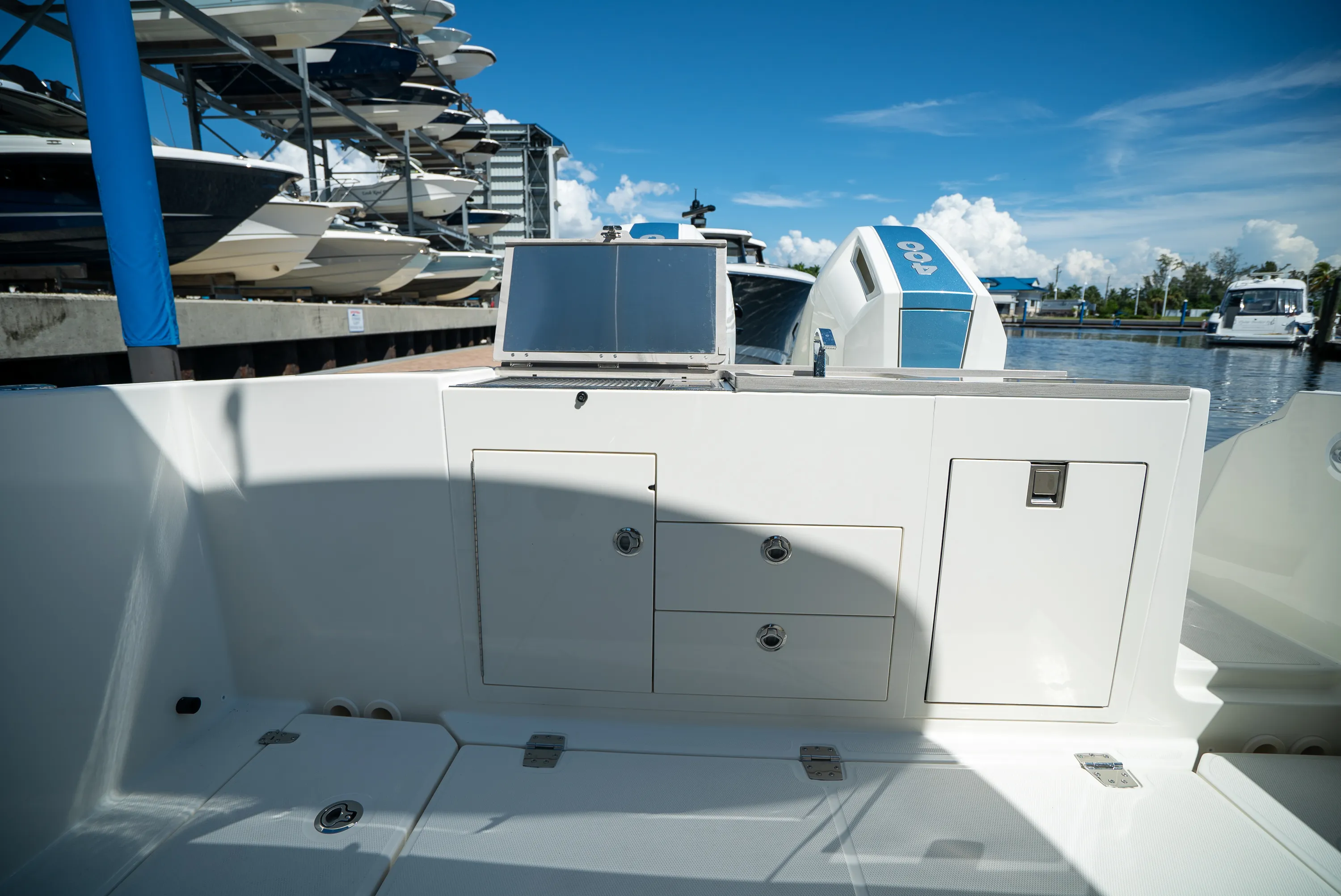 2026 Boston Whaler 330 Vantage Image Thumbnail #6