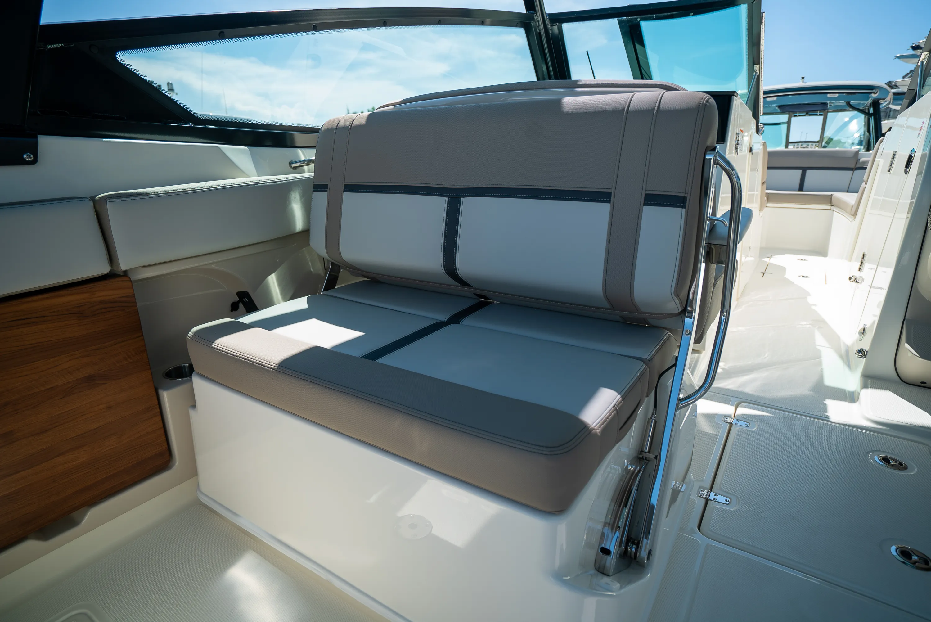 2026 Boston Whaler 330 Vantage Image Thumbnail #10