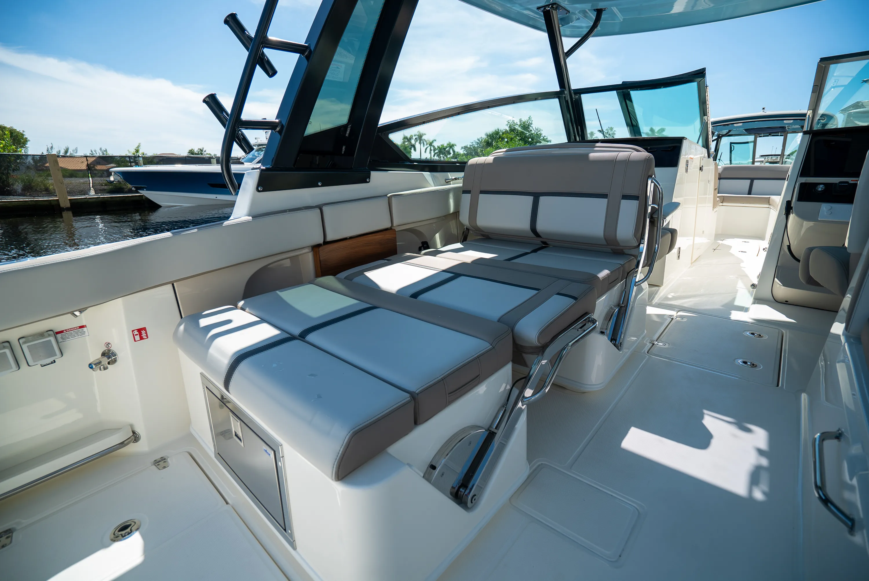2026 Boston Whaler 330 Vantage Image Thumbnail #8
