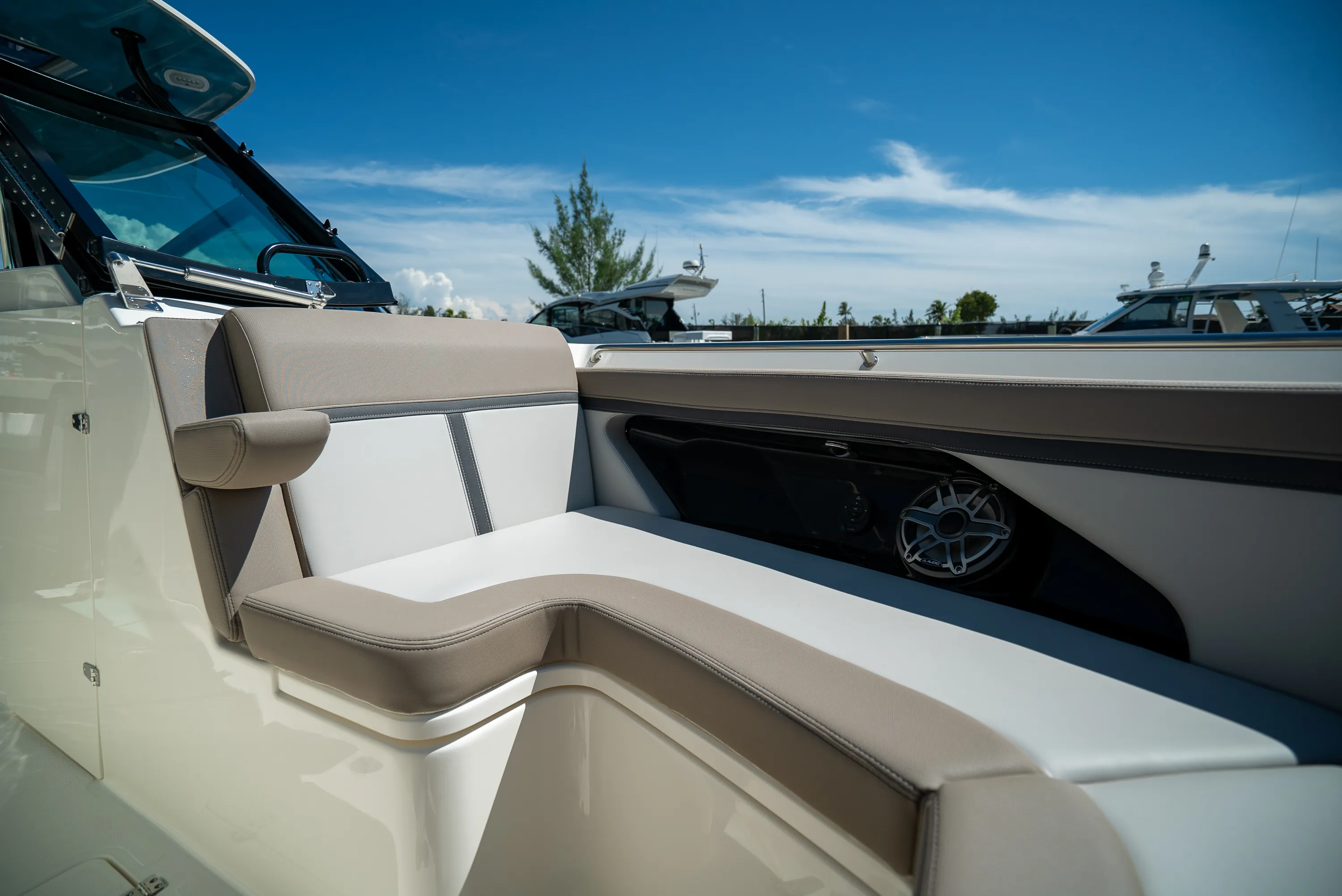 2026 Boston Whaler 330 Vantage Image Thumbnail #21