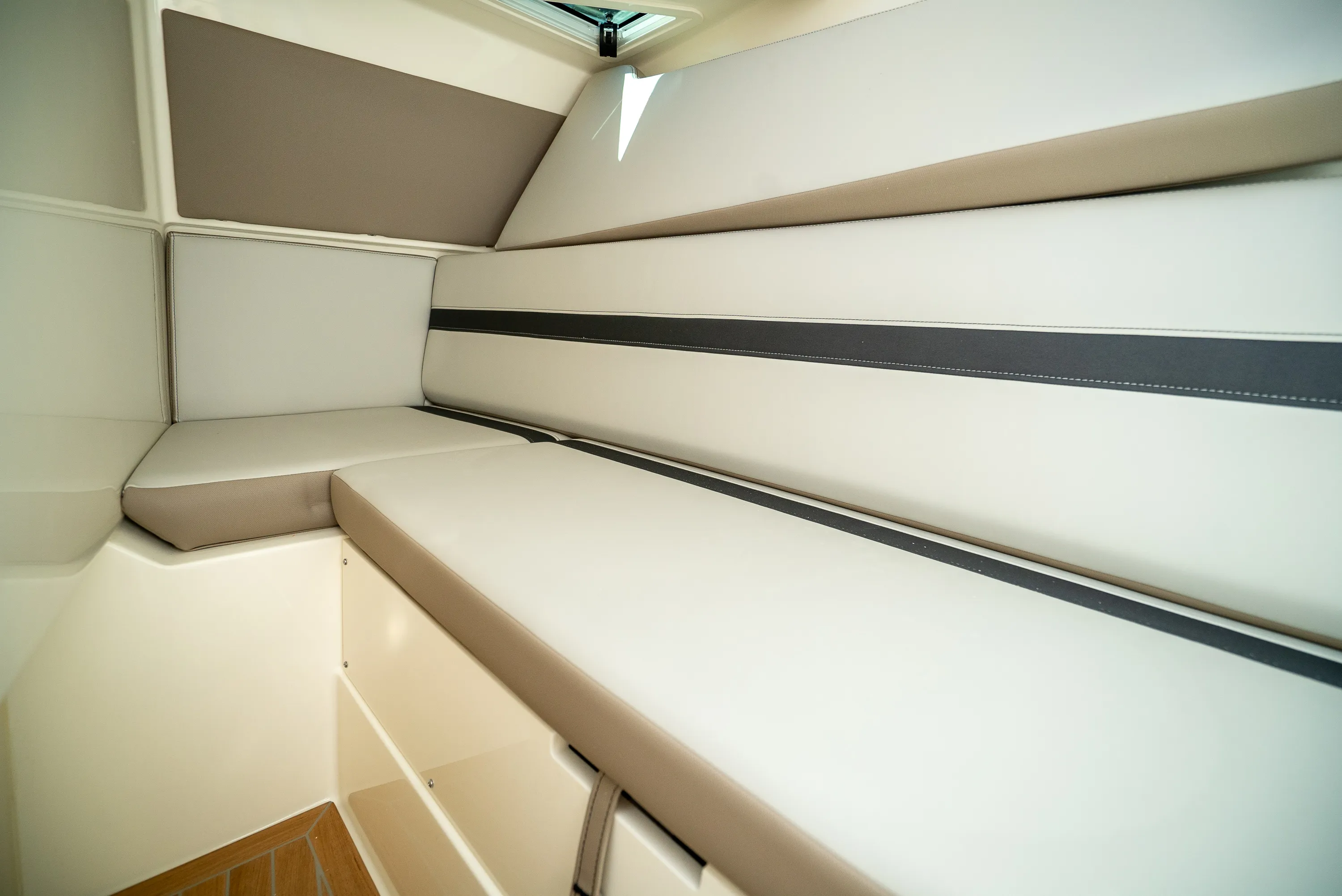 2026 Boston Whaler 330 Vantage Image Thumbnail #19