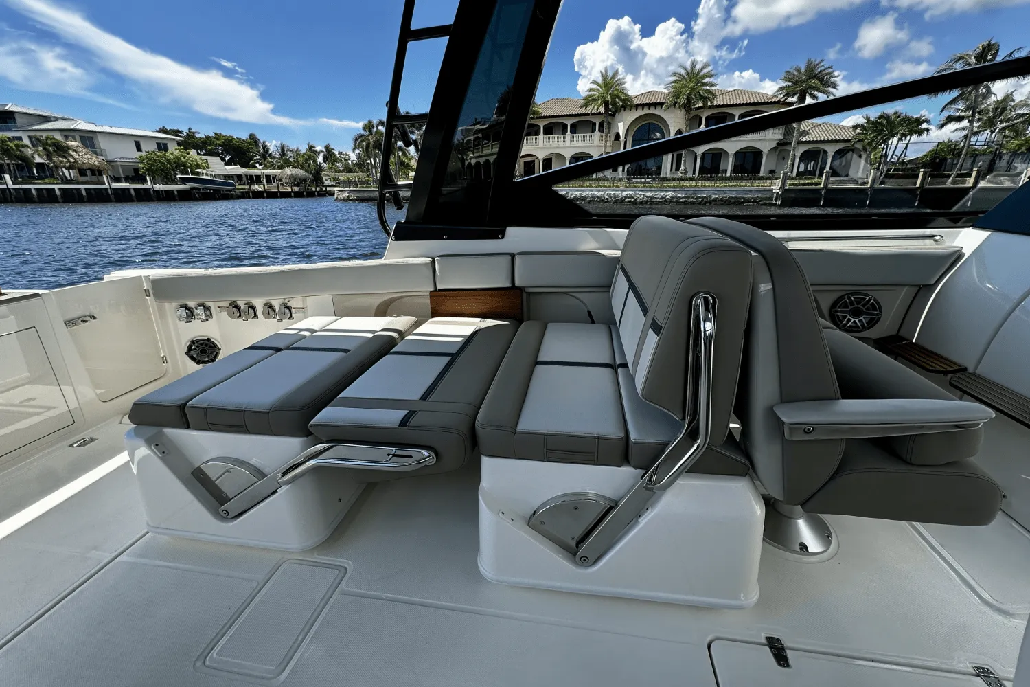 2026 Boston Whaler 330 Vantage Image Thumbnail #32