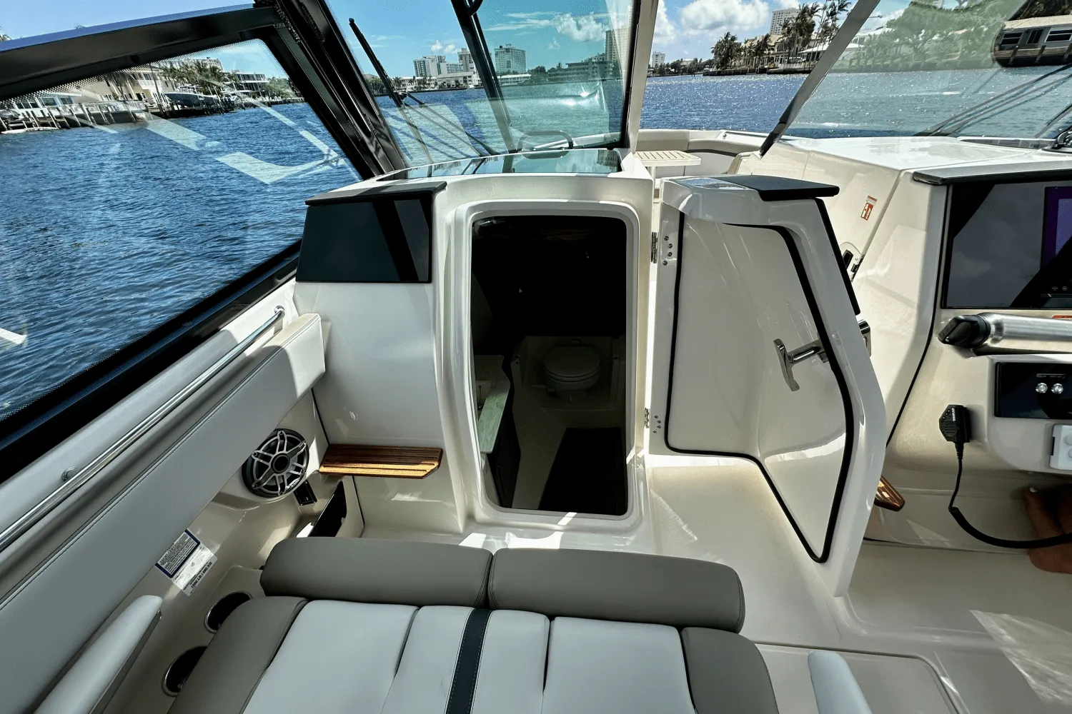 2026 Boston Whaler 330 Vantage Image Thumbnail #49