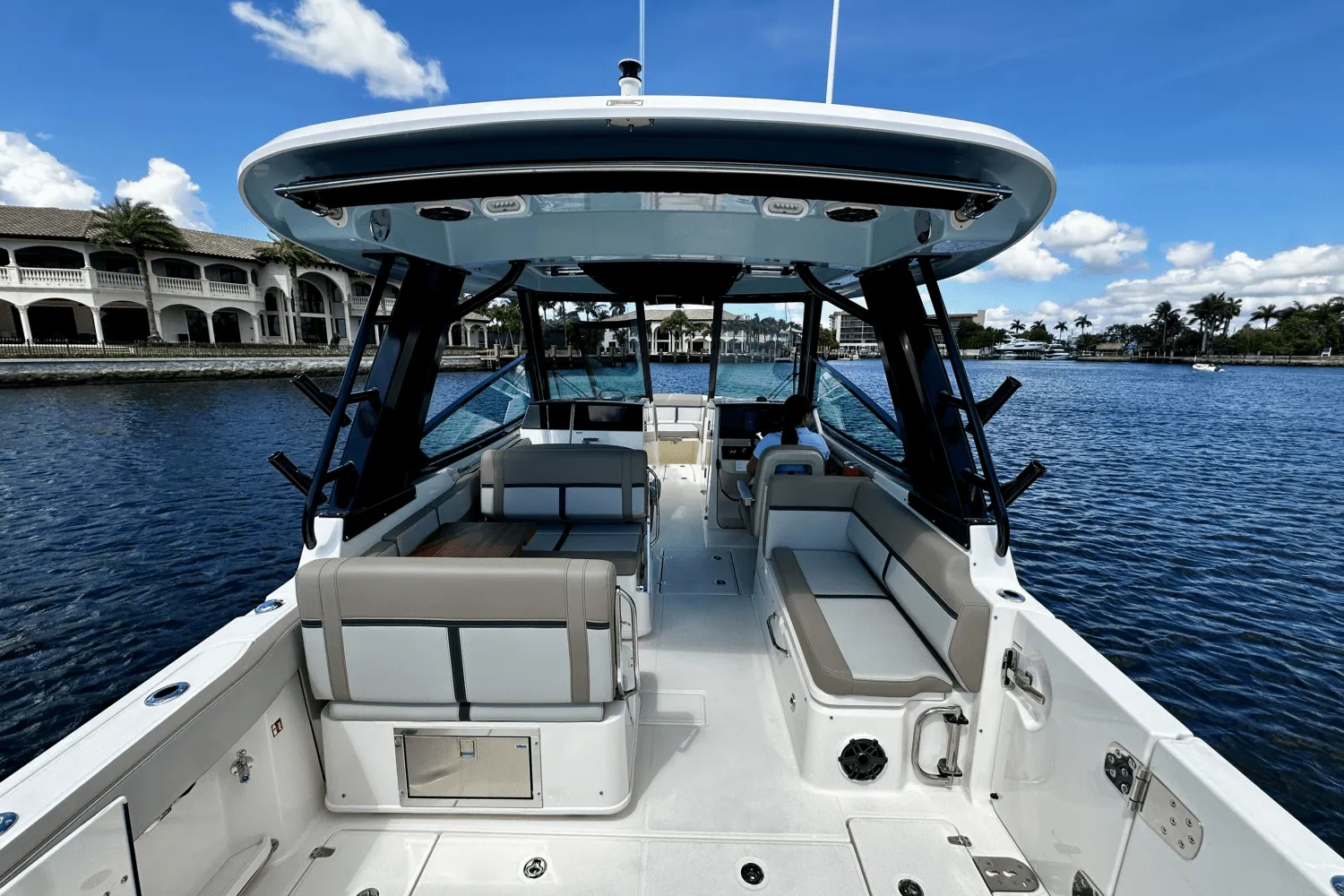 2026 Boston Whaler 330 Vantage Image Thumbnail #20