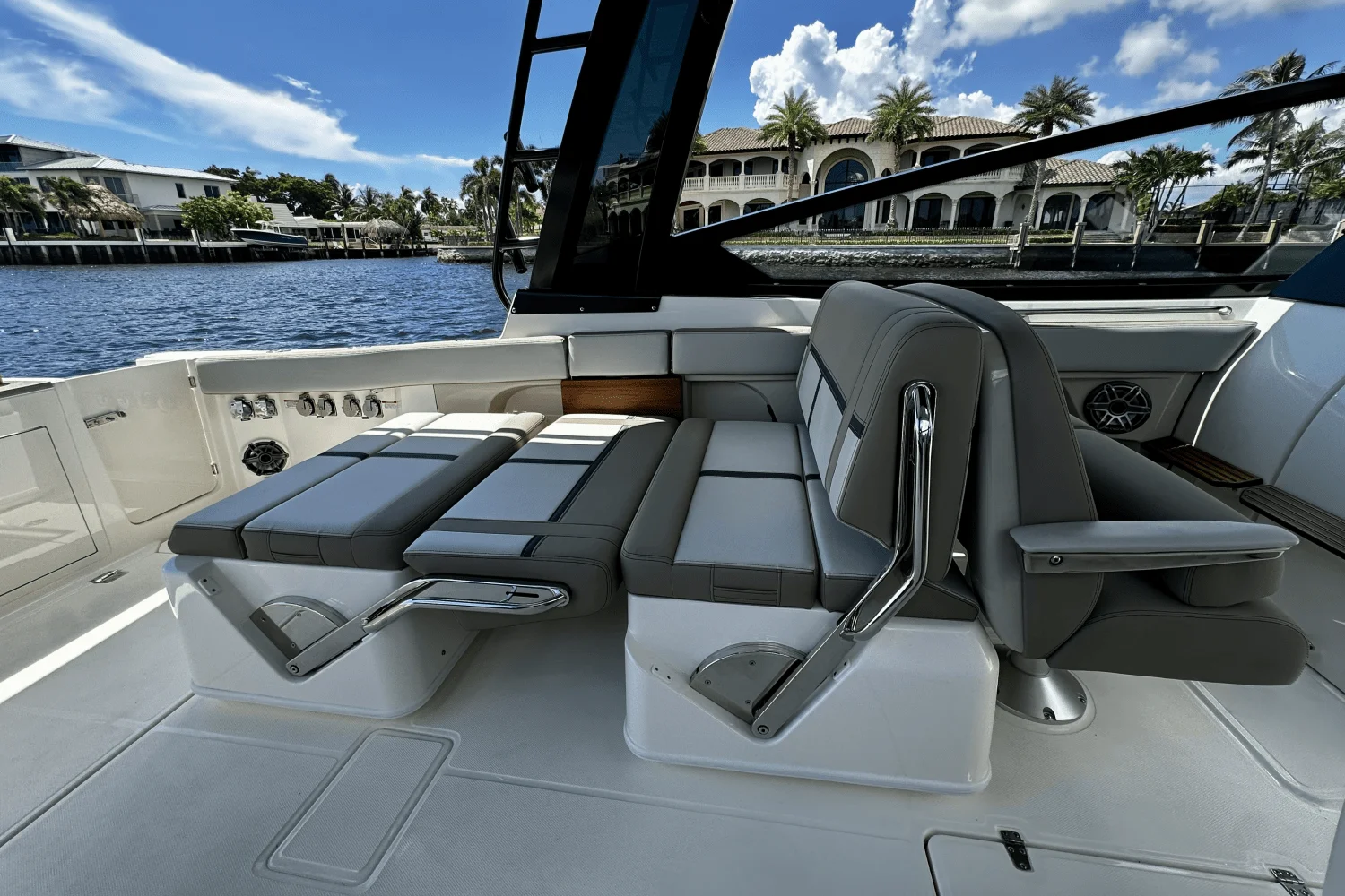 2026 Boston Whaler 330 Vantage Image Thumbnail #32