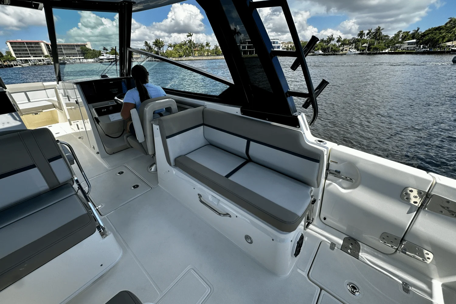 2026 Boston Whaler 330 Vantage Image Thumbnail #28