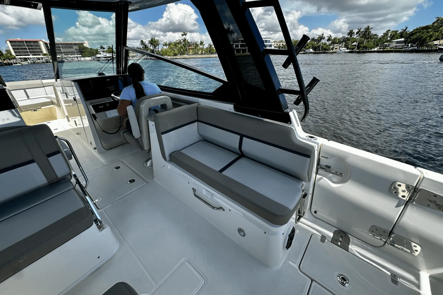 2026 Boston Whaler 330 Vantage Image Thumbnail #28