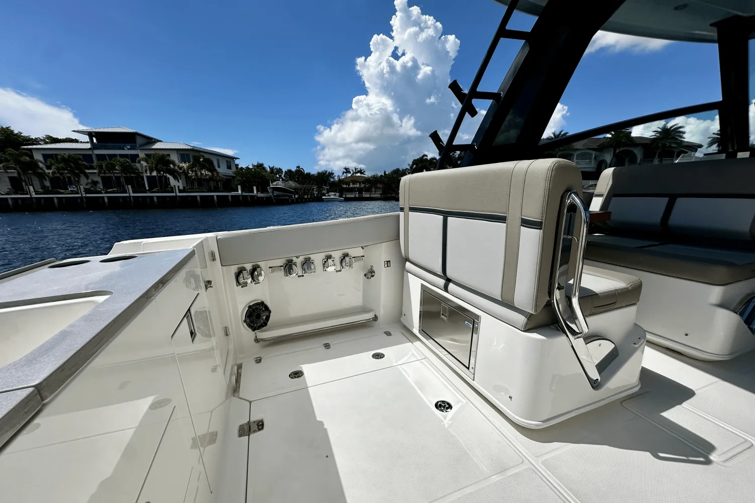 2026 Boston Whaler 330 Vantage Image Thumbnail #23