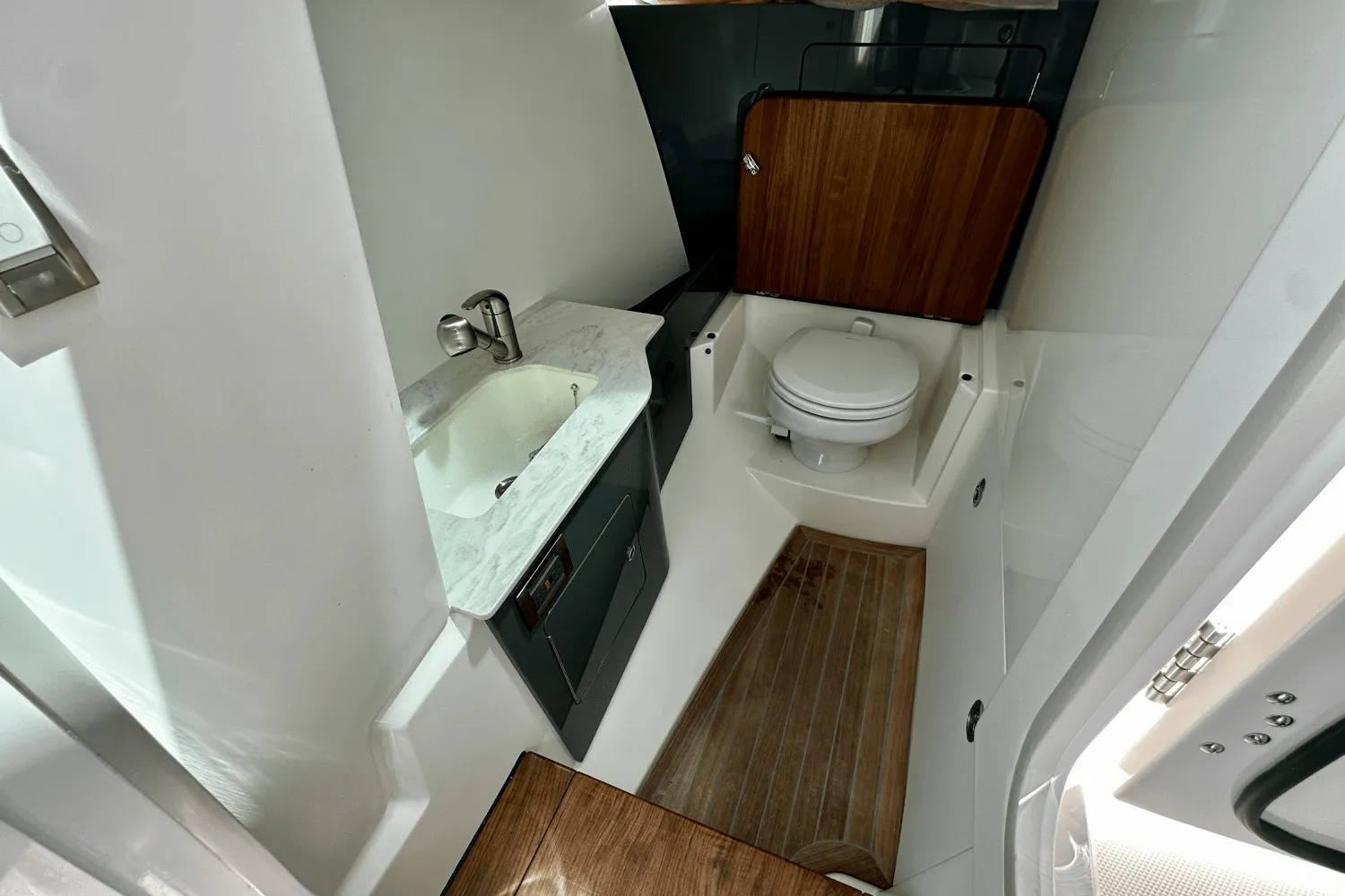 2026 Boston Whaler 330 Vantage Image Thumbnail #50