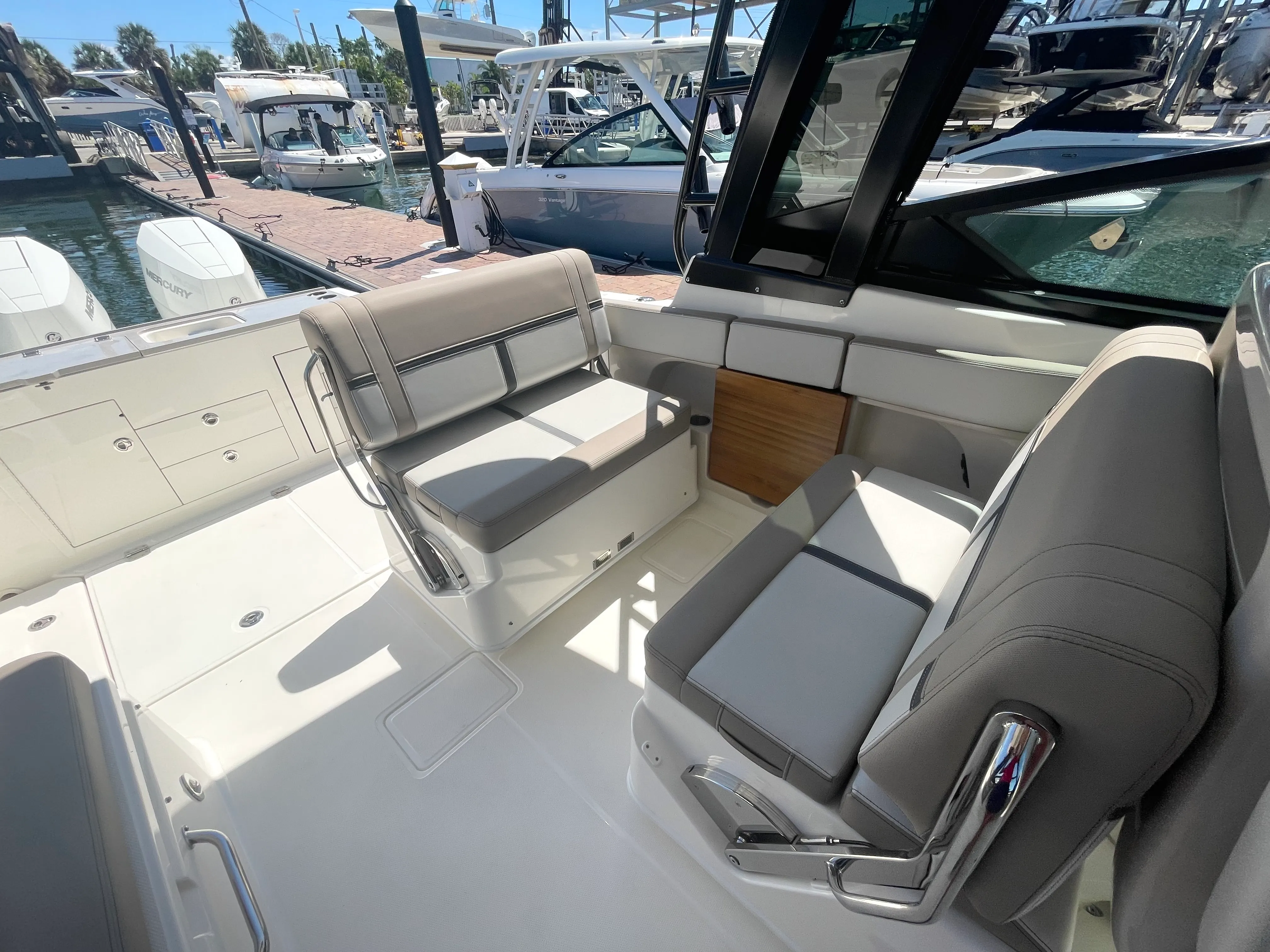 2026 Boston Whaler 330 Vantage Image Thumbnail #14