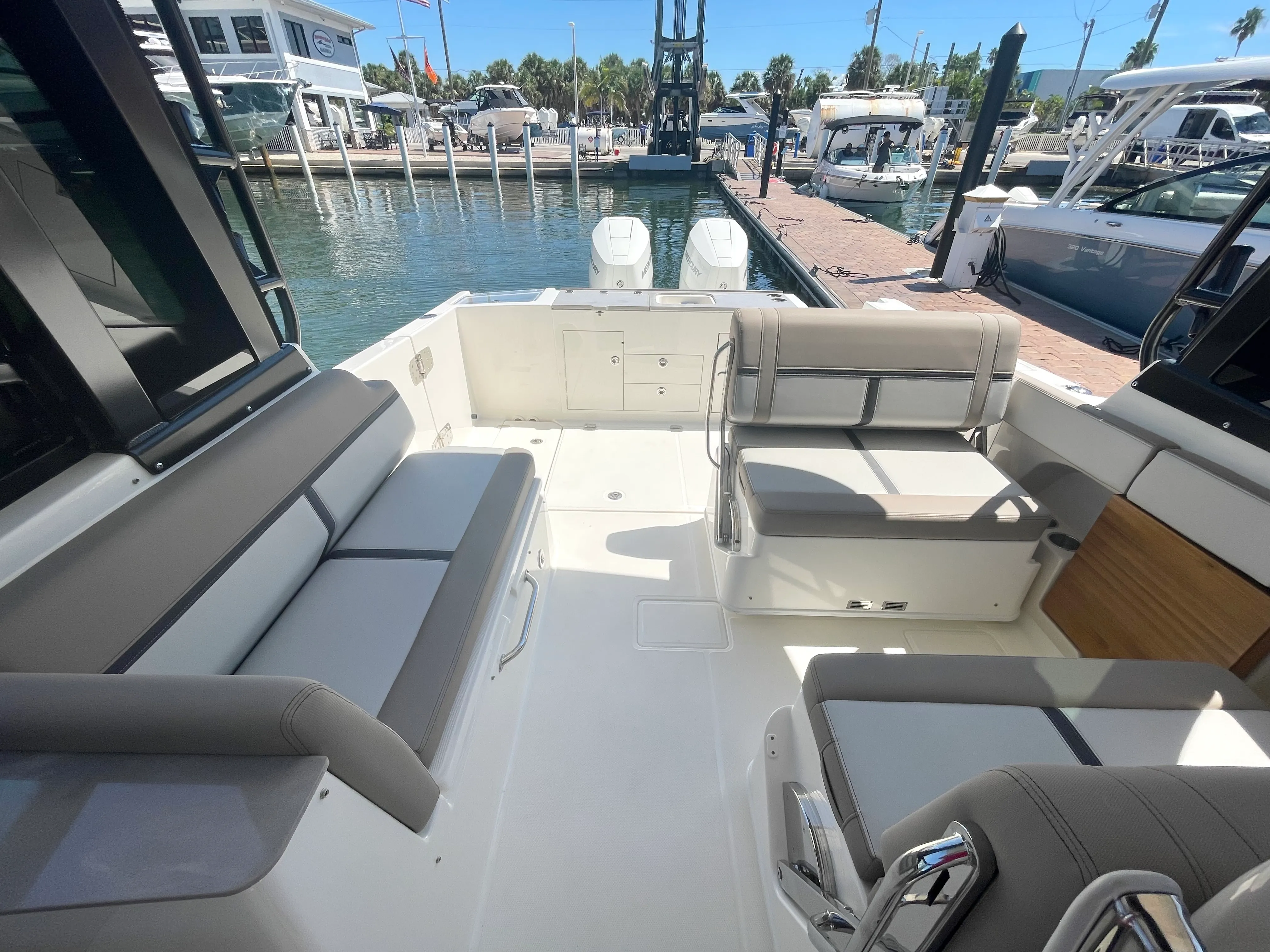 2026 Boston Whaler 330 Vantage Image Thumbnail #17